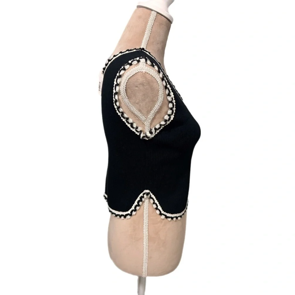 POL Bella Ribbed Knit Tank Vest Crochet Trim Black/White Size Medium Women’s Top